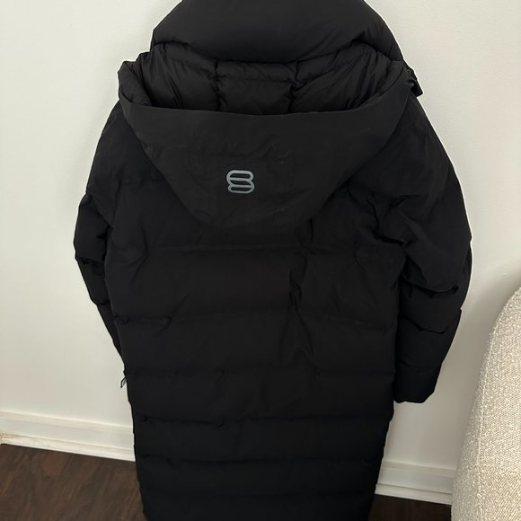 Aritzia The Super Puff₂O™ Long Rainstop™ waterproof goose down puff - Picture 6 of 10